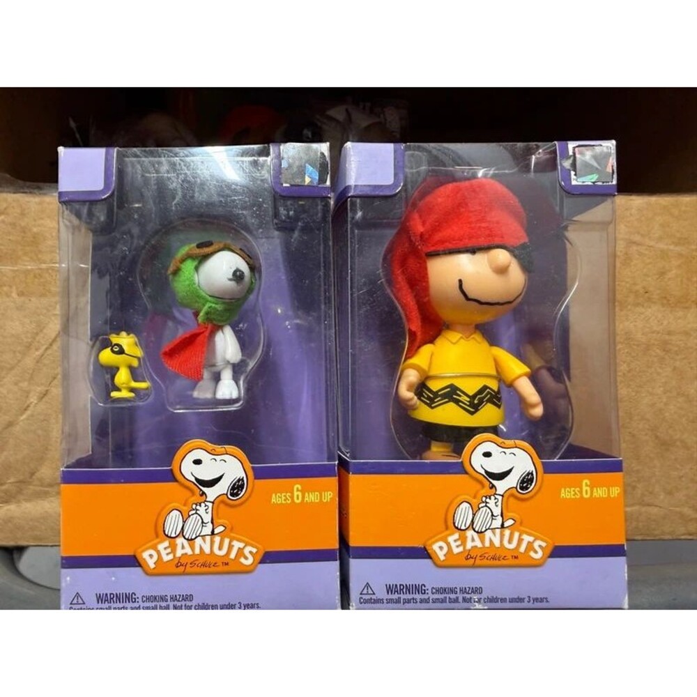 Lot of 2 peanuts Halloween figures Charlie Brown, snoopy, Woodstock new 2012